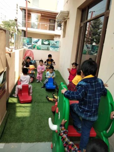 kids playing at kindergarten mumslap.in