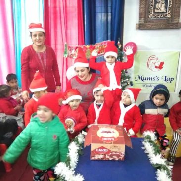 kids celebrating Christmas kindergarten mumslap.in