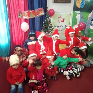 kids celebrating Christmas kindergarten mumslap.in