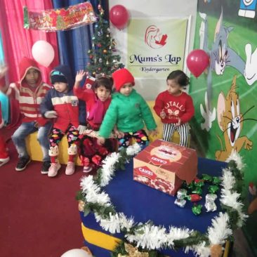 kids celebrating Christmas kindergarten mumslap.in