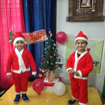 kids celebrating Christmas kindergarten mumslap.in